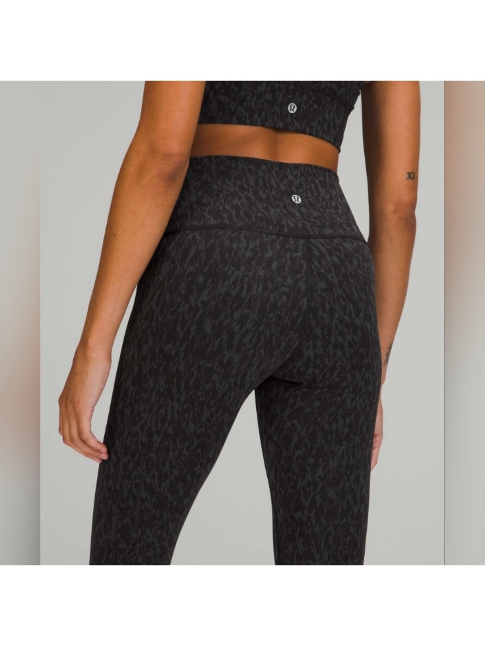 Lululemon Wunder Under HighRise 25’ legging black Size 10 VGUC $5 Quick Shipping